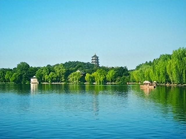 白居易笔下的西湖春景，新燕啄泥绘诗图-图1